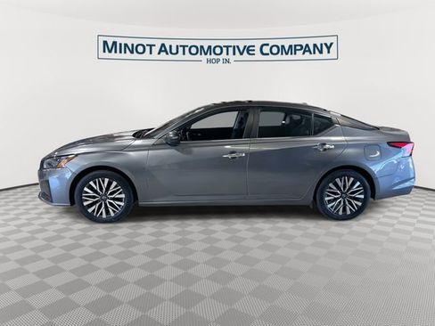 Used 2024 Nissan Altima 2.5 SV FWD image 5