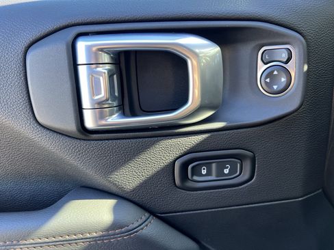 Used 2021 Jeep Wrangler Unlimited Rubicon w/ Dual Top Group image 15