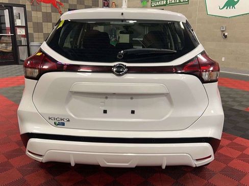 Used 2021 Nissan Kicks S FWD image 4