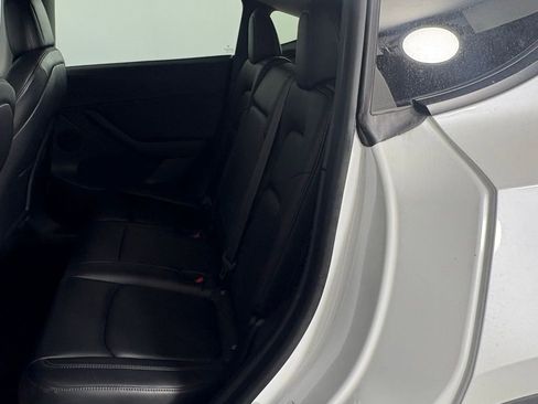 Used 2021 Tesla Model Y Long Range image 11