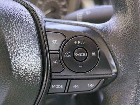 Used 2025 Toyota Corolla LE image 22