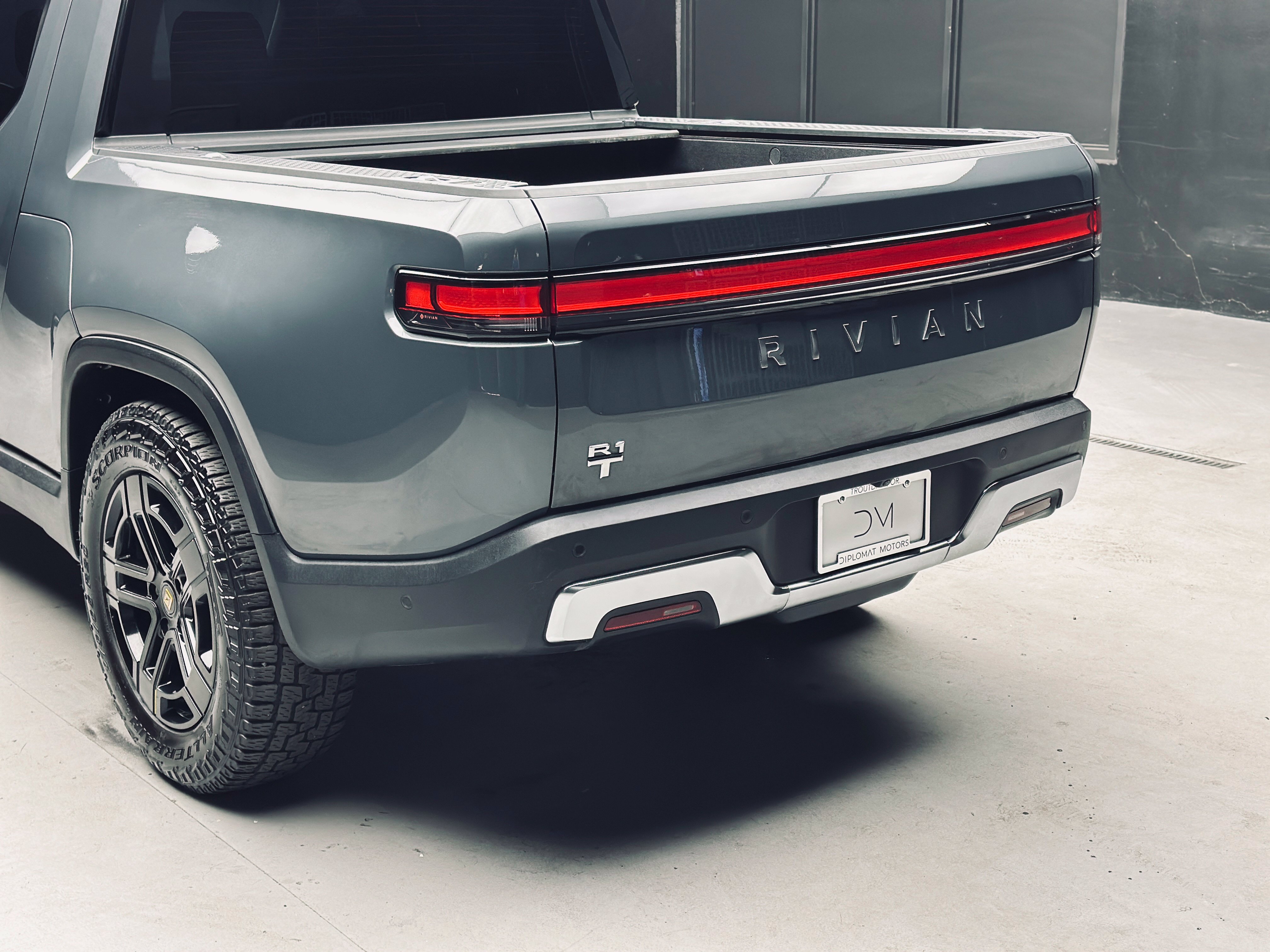 Used 2024 Rivian R1T Adventure Dual AWD/4WD image 17
