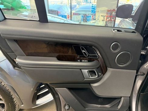 Used 2020 Land Rover Range Rover HSE image 21