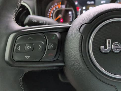 Used 2025 Jeep Gladiator Sport image 24