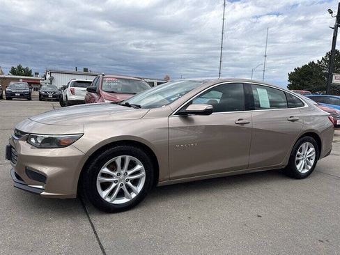 Used 2018 Chevrolet Malibu LT FWD image 2