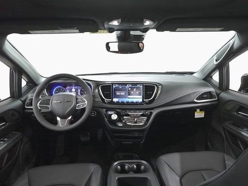 New 2026 Chrysler Pacifica Select image 7