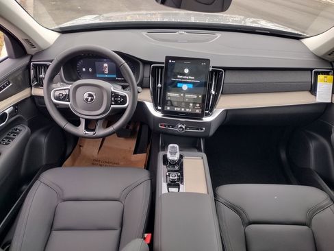 New 2026 Volvo XC90 B6 Plus w/ Protection Package Premier image 26