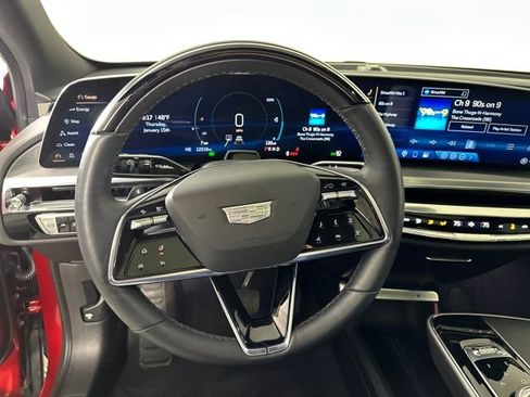 Used 2024 Cadillac Lyriq Luxury image 14