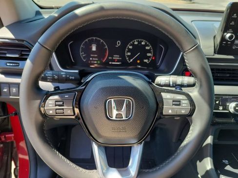 Certified 2025 Honda Pilot Touring image 17