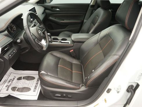 Used 2019 Nissan Altima 2.0 SR FWD image 9