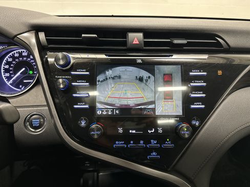 Used 2019 Toyota Camry XLE image 25