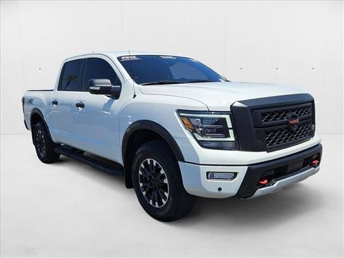 Used 2021 Nissan Titan PRO-4X w/ Pro-4x Convenience Package image 3