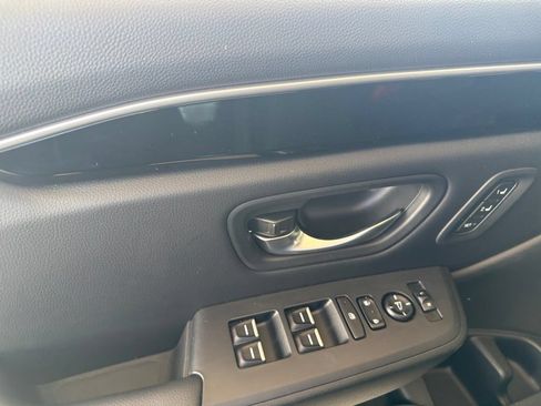 Used 2024 Honda Pilot Touring image 11