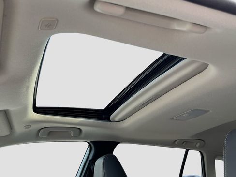 Used 2023 Toyota Corolla Cross XLE w/ Convenience Package image 22