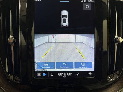 Used 2022 Volvo XC60 B5 Momentum image 16