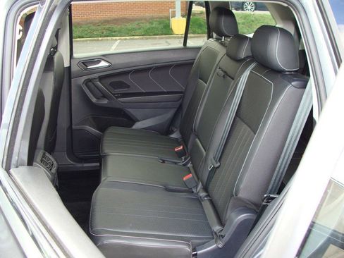 Used 2023 Volkswagen Tiguan SE image 8