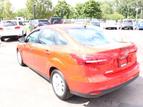 Used 2017 Ford Focus SE w/ Cold Weather Package FWD image 15