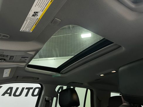 Used 2018 Cadillac Escalade Luxury image 12