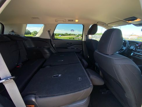 Used 2025 Nissan Pathfinder SV AWD/4WD image 20