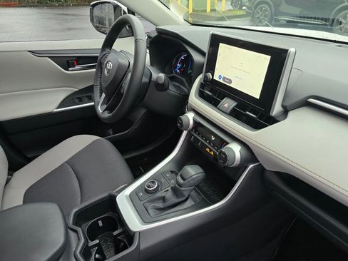 Used 2025 Toyota RAV4 XLE image 10