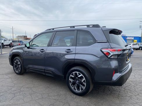 Used 2025 Subaru Forester Premium AWD/4WD image 6