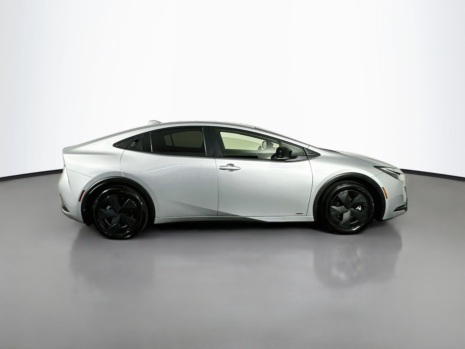 Certified 2025 Toyota Prius LE AWD/4WD image 8