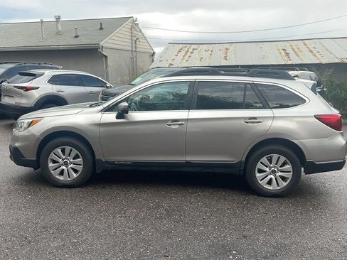 Used 2016 Subaru Outback 2.5i Premium AWD/4WD image 3