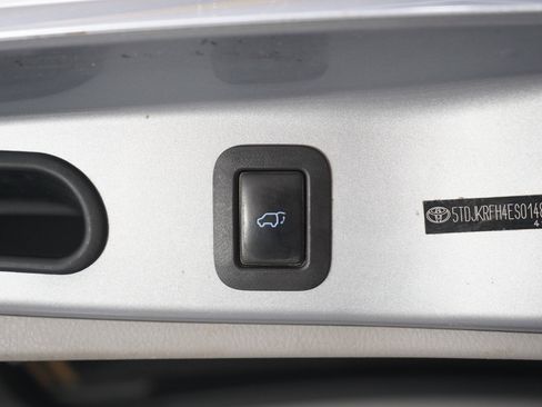 Used 2014 Toyota Highlander XLE AWD/4WD image 17
