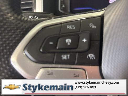 Used 2022 Volkswagen Atlas Cross Sport SEL R-Line image 18