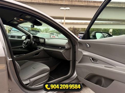Used 2024 Hyundai Elantra SEL FWD image 33