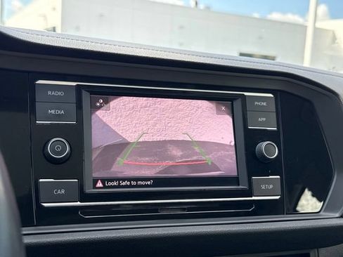 Used 2019 Volkswagen Jetta SE w/ Cold Weather Package FWD image 17