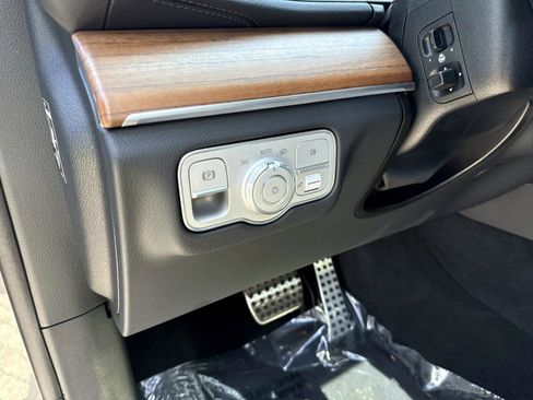 Certified 2025 Mercedes-Benz GLS 450 4MATIC image 21