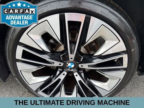 Used 2025 BMW 530i xDrive w/ Premium Package AWD/4WD image 10