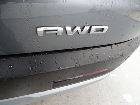 Used 2021 GMC Acadia SLE w/ Driver Convenience Package image 25