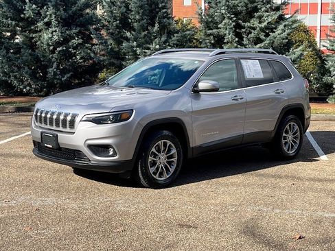 Used 2019 Jeep Cherokee Latitude Plus w/ Comfort/Convenience Group image 26