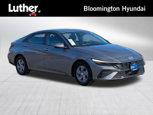 Used 2024 Hyundai Elantra SE FWD image 1