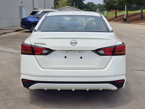 Used 2025 Nissan Altima 2.5 SV FWD image 10