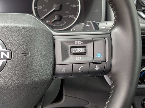 Certified 2025 Nissan Rogue SV FWD image 17