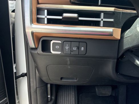 Used 2025 Hyundai Santa Fe Limited FWD image 17