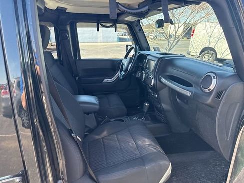 Used 2012 Jeep Wrangler Unlimited Sahara w/ Connectivity Group image 17