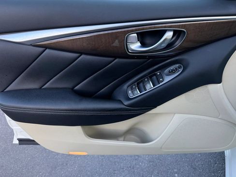 Used 2019 INFINITI Q50 Luxe w/ Essential Package (3.0T Luxe) AWD/4WD image 14