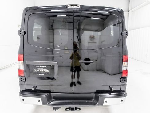 Used 2020 Nissan NV 3500 SL RWD image 5