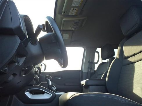 Used 2024 Nissan Frontier SV w/ SV Convenience Package image 27