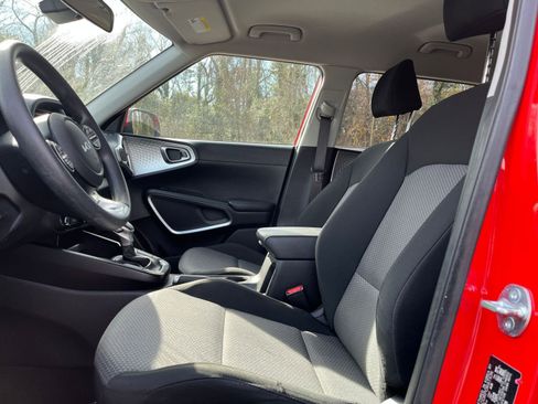 Used 2025 Kia Soul LX w/ LX Technology Package image 24