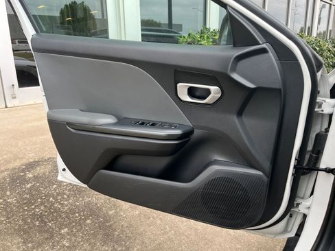 Used 2025 Kia K4 LXS image 18