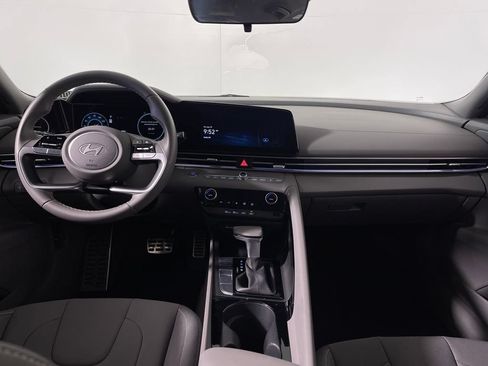 Used 2025 Hyundai Elantra Hybrid FWD image 14