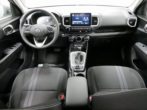 Used 2026 Hyundai Venue SEL FWD image 12