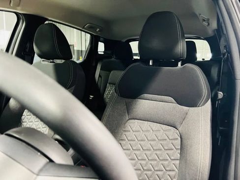 Used 2025 Nissan Kicks SV FWD image 3