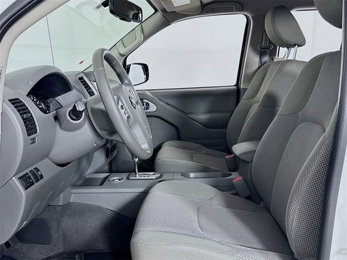 Used 2021 Nissan Frontier SV w/ Midnight Edition Floor Mats image 11