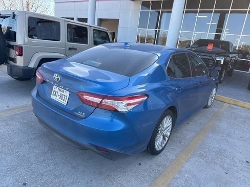 Used 2020 Toyota Camry XLE image 8